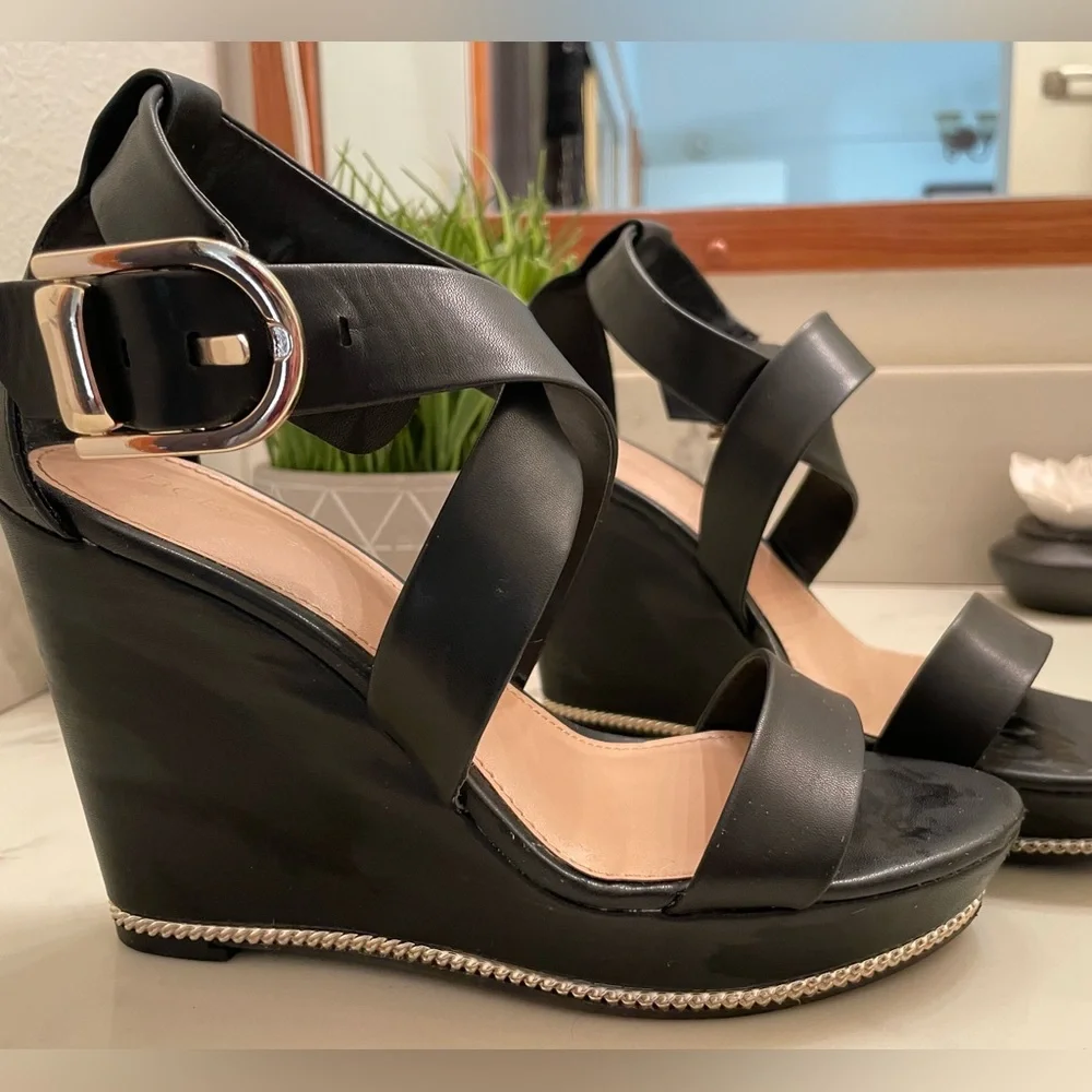 BCBGeneration Jae Black Platform Strappy Wedge Gold Buckle & Chain Detail - Picture 8 of 12